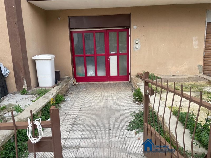 Negozio in Vendita a Cellamare, 75'000&euro;, 100 m²
