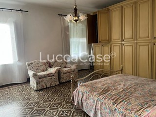 Casa Indipendente in Vendita a Lucca, zona San Macario In Piano, 170'000&euro;, 236 m²
