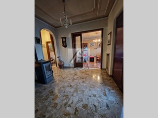 Casa Indipendente in Vendita a Lucca, zona Sant'Anna, 520'000&euro;, 300 m², con Box