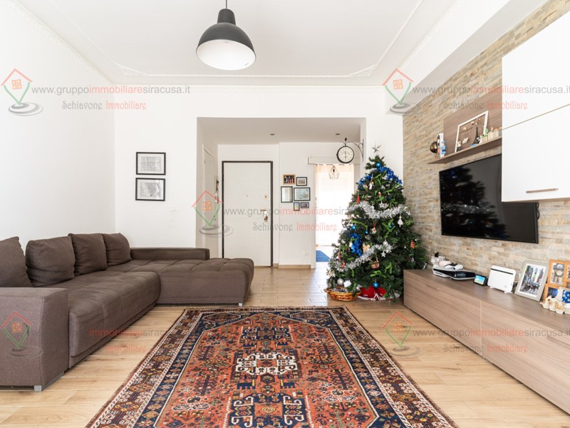 Trilocale in Vendita a Siracusa, zona Tunisi Grottasanta, 80'000&euro;, 121 m²