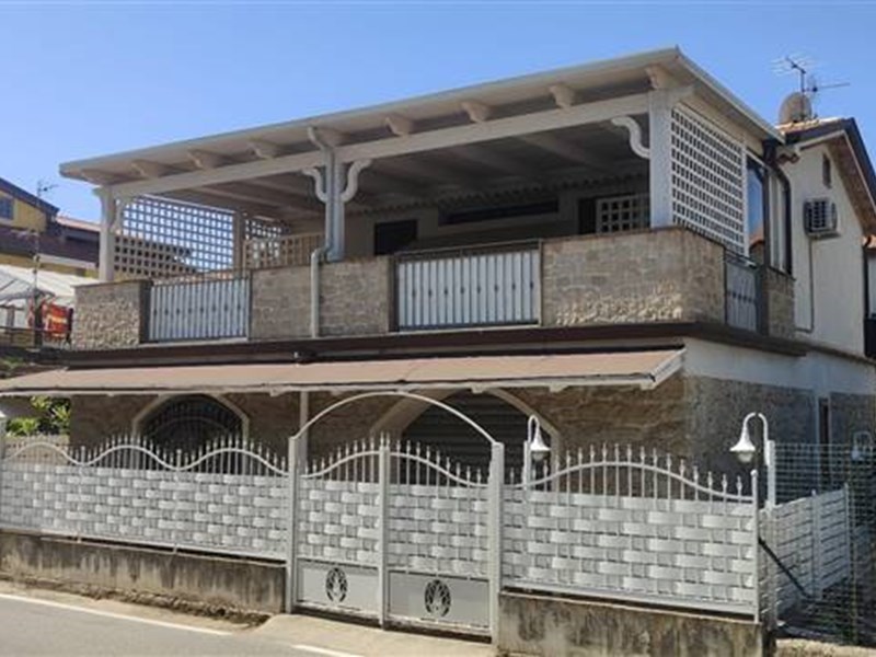 Villa in Vendita a Ascea, zona Marina, 299'000&euro;, 130 m², arredato