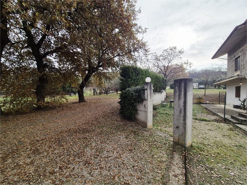 Villa in Vendita a Cugnoli, 158'000&euro;, 300 m²