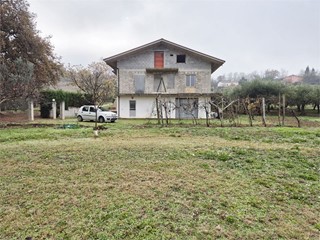 Villa in Vendita a Cugnoli, 158'000&euro;, 300 m²