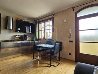 Trilocale in Vendita a Poggibonsi, zona Lecchi di Staggia, 169'000&euro;, 60 m², arredato, con Box