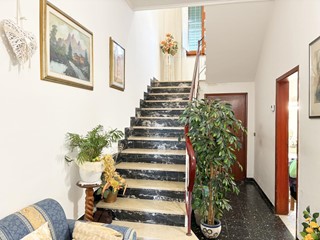 Villa in Vendita a Empoli, zona Santa Maria a Ripa, 330'000&euro;, 150 m², con Box