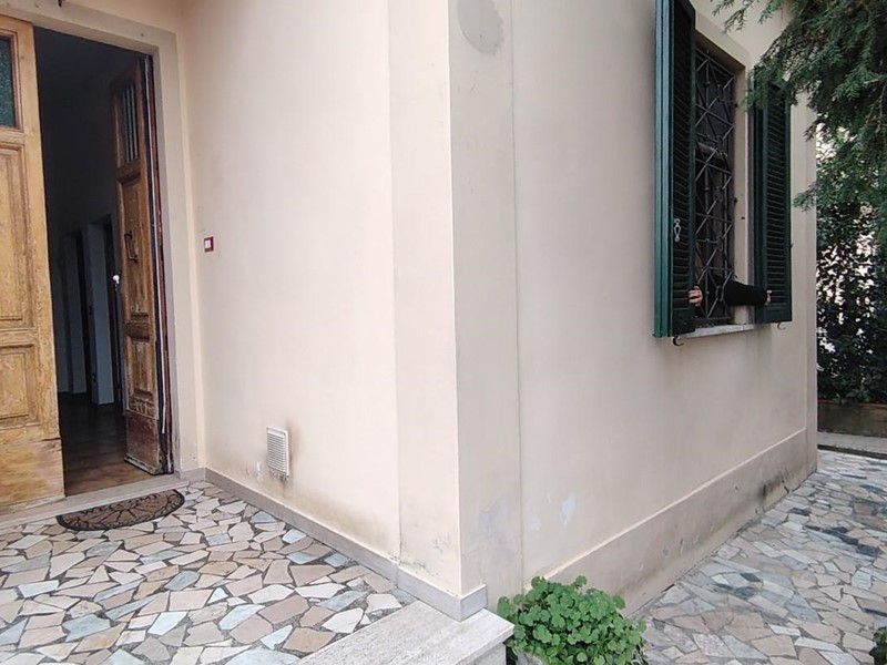 Villa bifamiliare in Vendita a Pontedera, zona La Rotta, 135'000&euro;, 80 m², con Box
