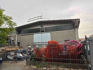 Capannone in Vendita a Opera, 75'000&euro;, 274 m²