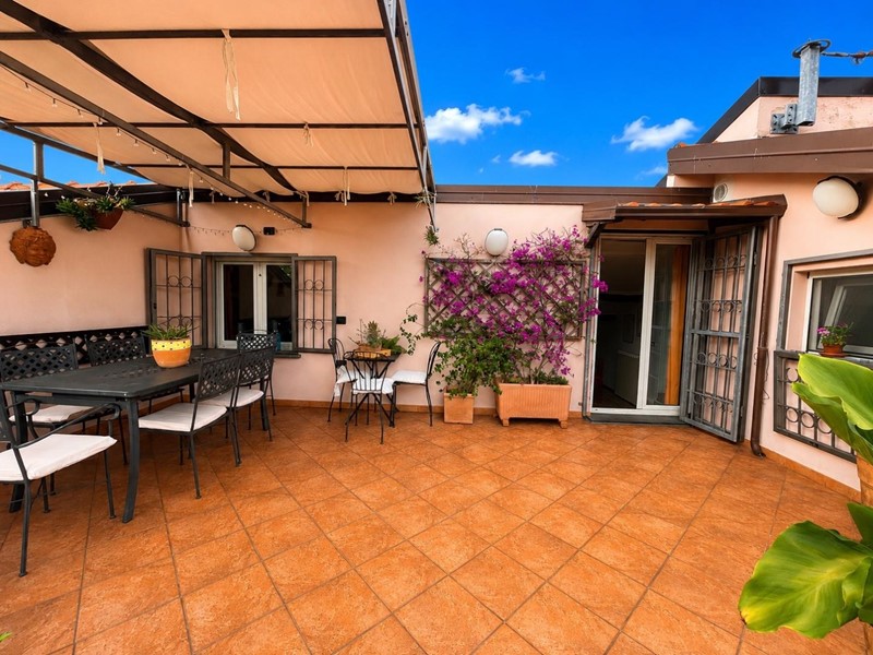 Attico in Vendita a La Spezia, zona San Bartolomeo, 228'000&euro;, 162 m², arredato