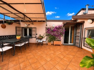 Attico in Vendita a La Spezia, zona San Bartolomeo, 228'000&euro;, 162 m², arredato