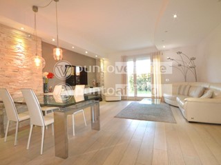 Appartamento in Vendita a Lucca, zona San Marco, 490'000&euro;, 130 m², arredato, con Box