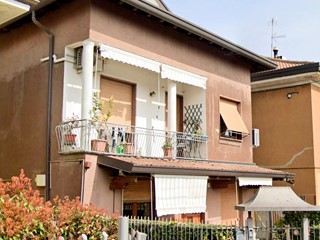 Appartamento in Vendita a Cesano Maderno, 135'000&euro;, 124 m²