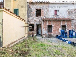 Casa Indipendente in Vendita a Calcinaia, zona Fornacette, 110'000&euro;, 140 m²