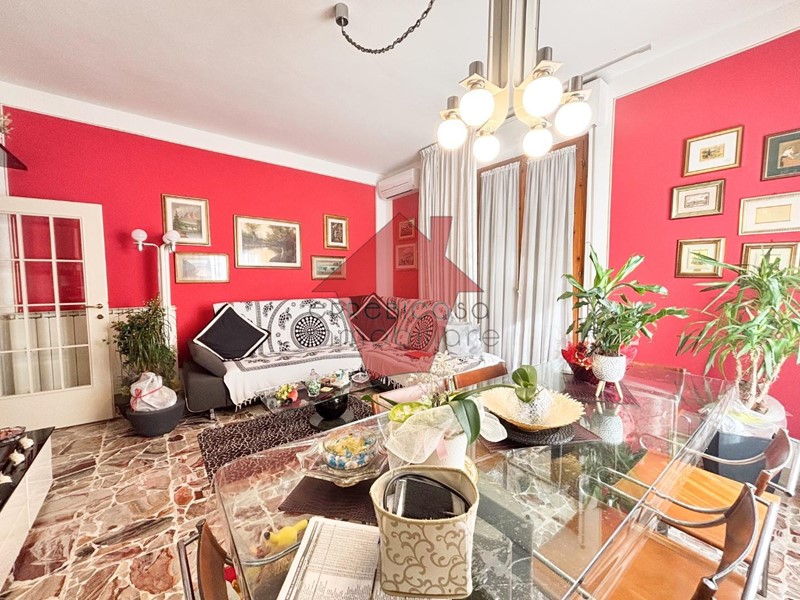 Appartamento in Vendita a Empoli, 220'000&euro;, 120 m², con Box