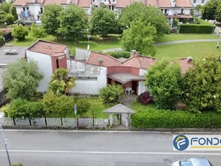 Villa in Vendita a Capriolo, 220'000&euro;, 265 m²