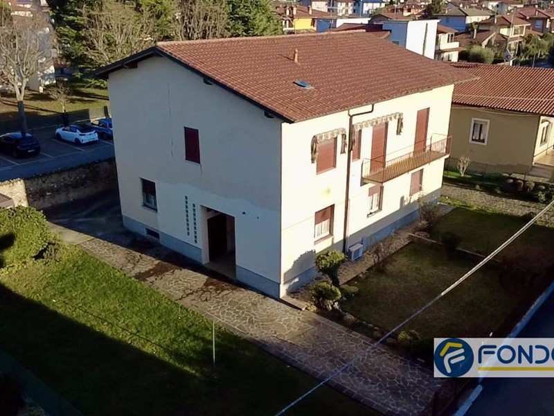 Villa in Vendita a Coccaglio, 300 m²