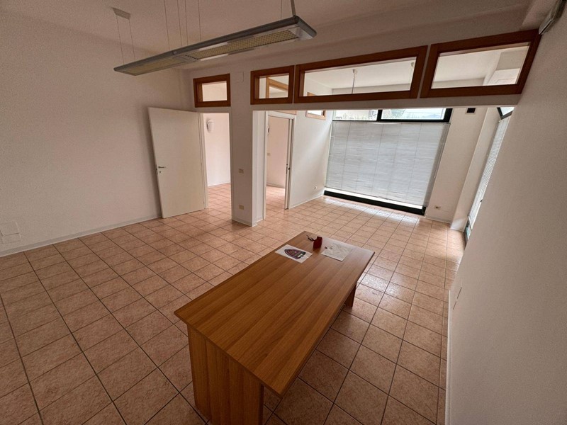 Immobile commerciale in Affitto a Fermo, 600&euro;, 50 m²