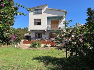 Casa Indipendente in Vendita a Quartu Sant'Elena, 350'000&euro;, 220 m²