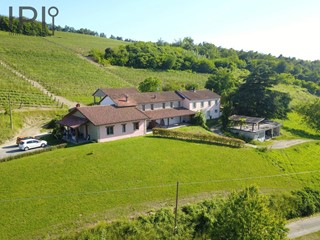 Villa in Vendita a Vesime, 250'000&euro;, 360 m²
