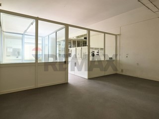 Capannone in Vendita a Montelupo Fiorentino, 280'000&euro;, 530 m²