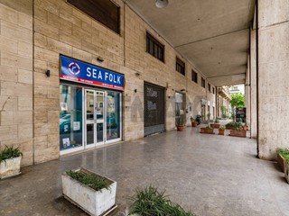 Negozio in Affitto a Palermo, 1'200&euro;, 90 m²