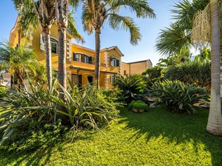 Villa in Vendita a Carini, 550'000&euro;, 298 m²