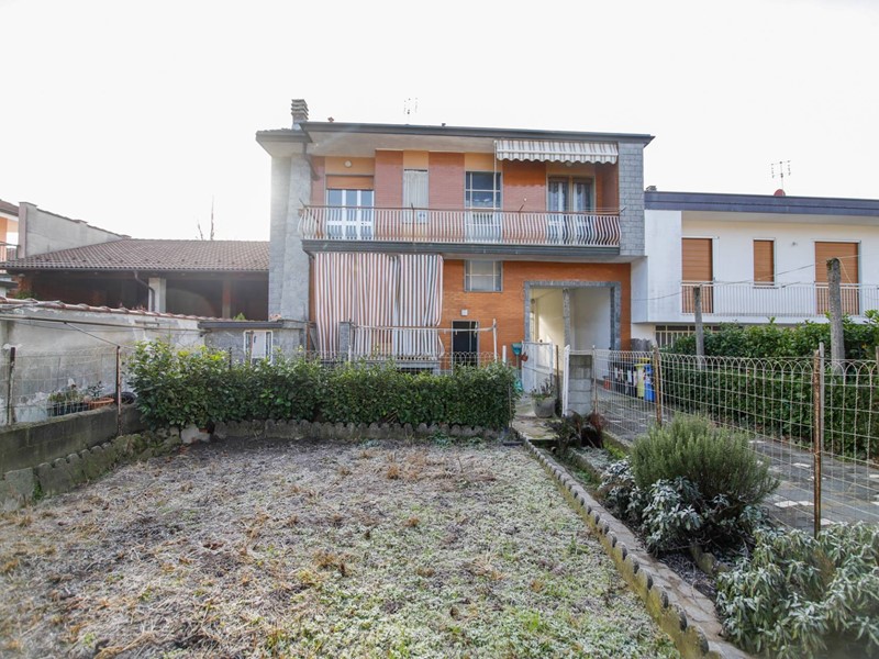Casa Semi Indipendente in Vendita a Montanaro, 199'000&euro;, 205 m²