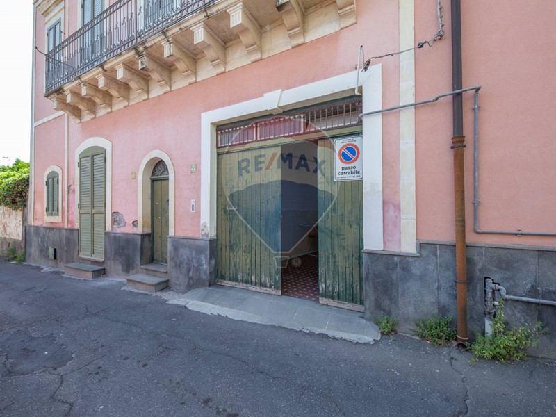 Casa Indipendente in Vendita a Mascalucia, 240'000&euro;, 332 m²