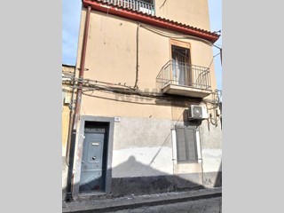 Bilocale in Vendita a Catania, 70'000&euro;, 85 m²