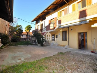 Casa Indipendente in Vendita a Ozegna, 109'000&euro;, 140 m²