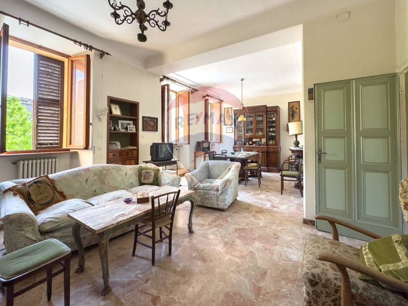 Appartamento in Vendita a Pergola, 190'000&euro;, 1239 m²