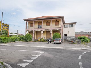 Immobile commerciale in Vendita a Bonate Sotto, 405'000&euro;, 1579 m²
