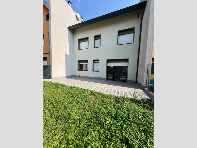Villetta a schiera in Vendita a Ciserano, 255'000&euro;, 175 m²