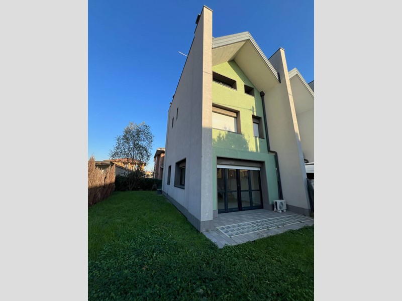 Villetta a schiera in Vendita a Ciserano, 225'000&euro;, 162 m²