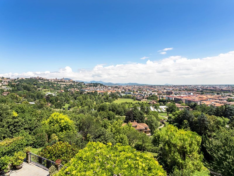 Appartamento in Vendita a Bergamo, 360 m²
