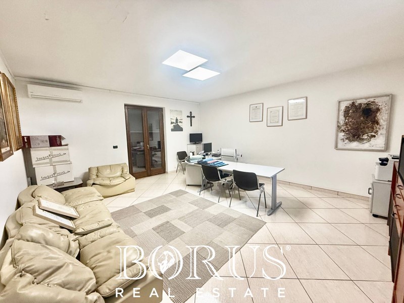 Quadrilocale in Vendita a Casapesenna, 450'000&euro;, 588 m²