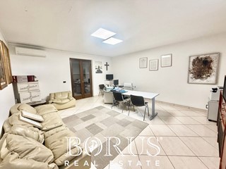 Quadrilocale in Vendita a Casapesenna, 450'000&euro;, 588 m²