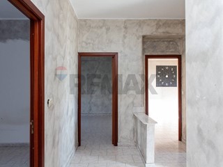 Trilocale in Vendita a Catania, 75'000&euro;, 90 m²