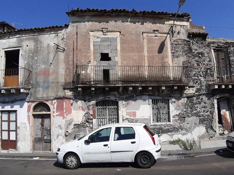 Casa Indipendente in Vendita a Catania, 69'000&euro;, 106 m²