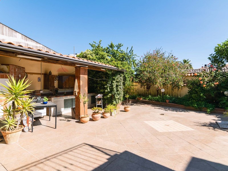 Casa Indipendente in Vendita a Belpasso, 595'000&euro;, 400 m², con Box