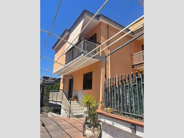 Trilocale in Vendita a Angri, 140'000&euro;, 80 m²