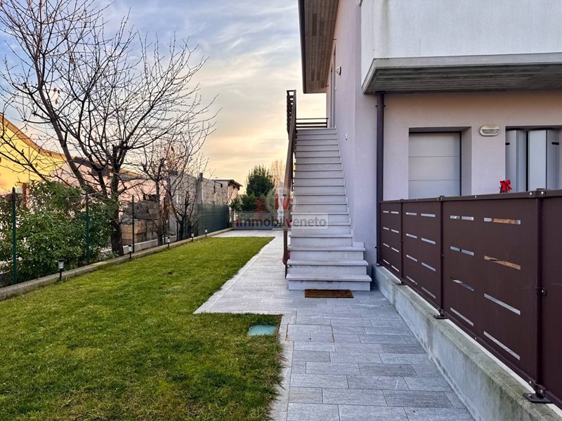 Appartamento in Vendita a Lonigo, 265'000&euro;, 154 m²