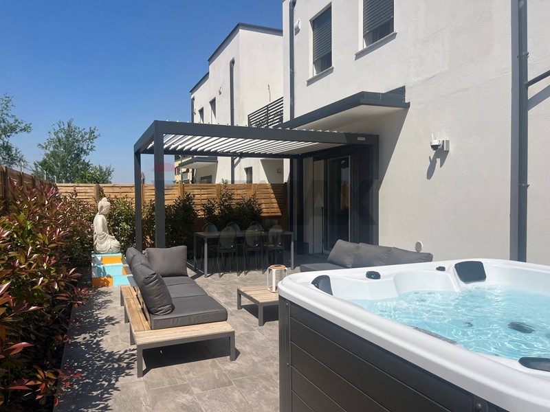 Villetta a schiera in Vendita a Cava Manara, 375'000&euro;, 216 m²