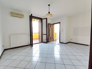 Trilocale in Affitto a Borgo San Giacomo, 680&euro;, 75 m²