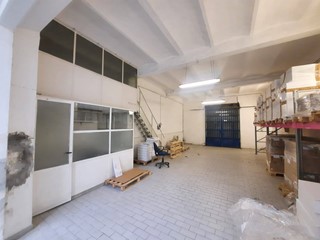 Immobile commerciale in Vendita a Firenze, 350'000&euro;, 241 m²
