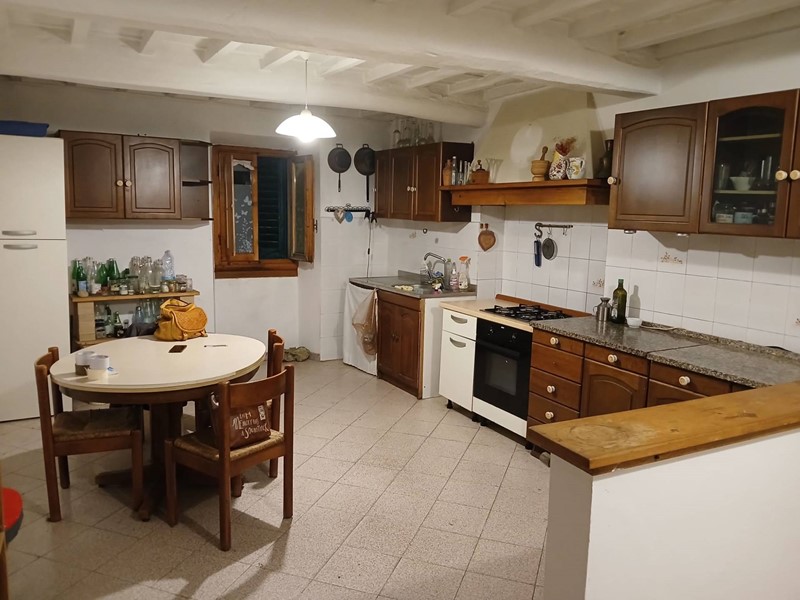 Appartamento in Vendita a Rufina, 120'000&euro;, 116 m²