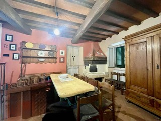 Appartamento in Vendita a Scarperia e San Piero, 180'000&euro;, 300 m²