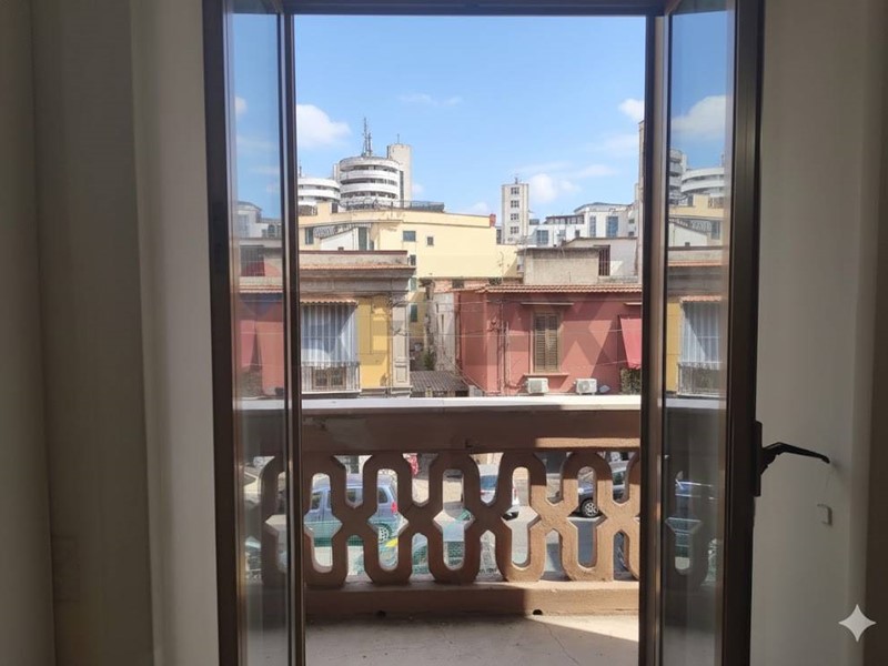 Appartamento in Vendita a Napoli, 219'000&euro;, 140 m²