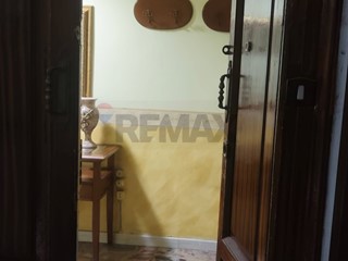 Appartamento in Vendita a Napoli, 219'000&euro;, 140 m²