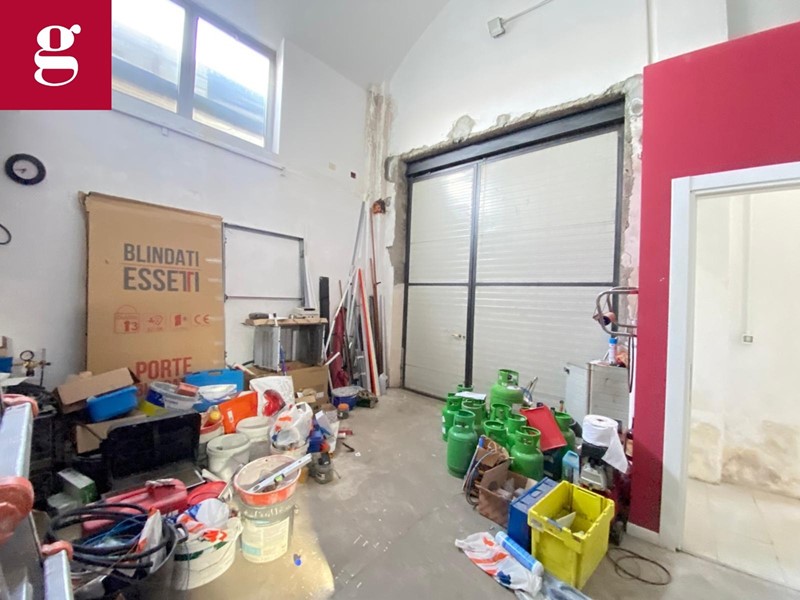 Capannone in Vendita a Cornaredo, 250'000&euro;, 250 m²