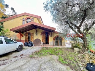 Casa Indipendente in Vendita a Calci, 275'000&euro;, 229 m²